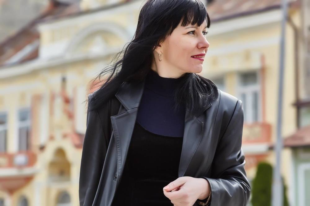 Дівчина-весна.