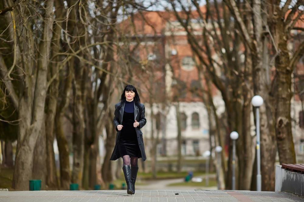 Дівчина-весна.