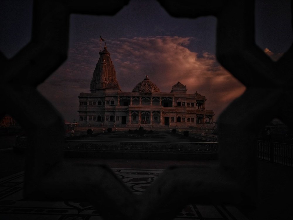 Big thing in small frames