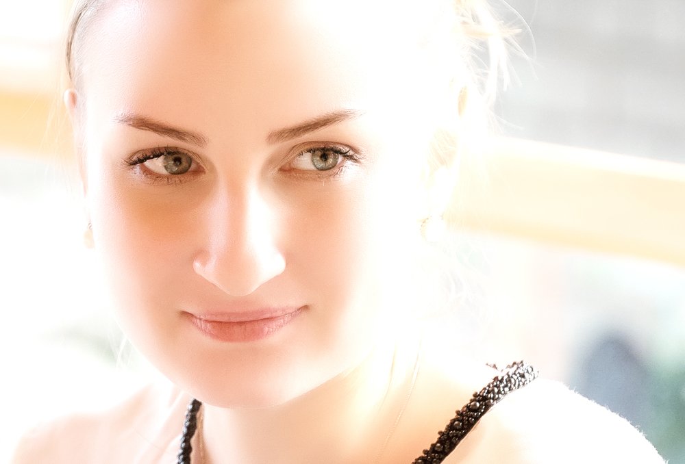 Эти глаза напротив..