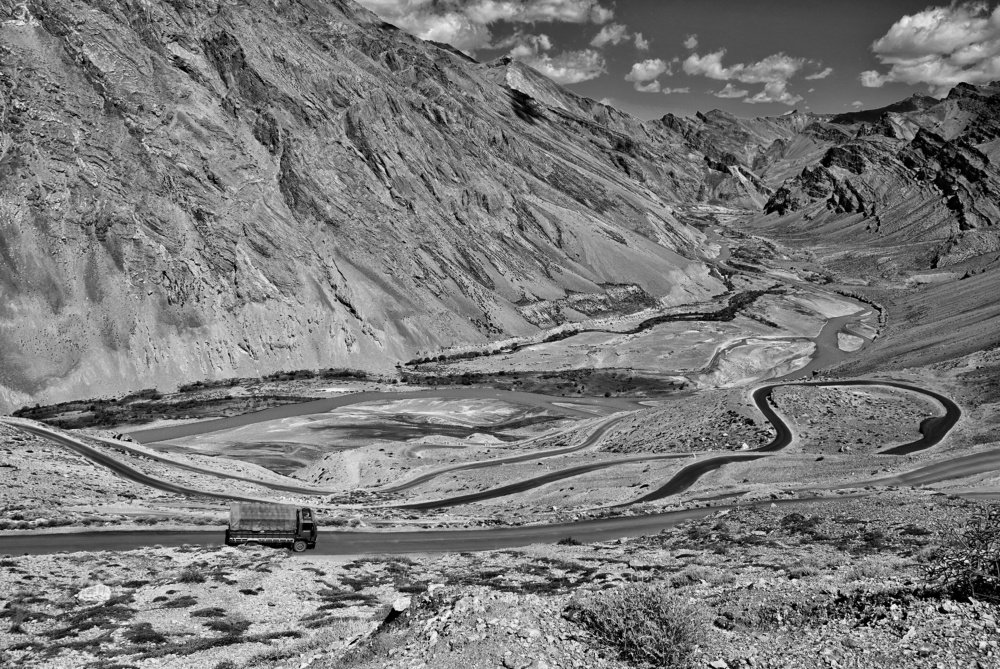 Drive through 21 Hairpin Bends