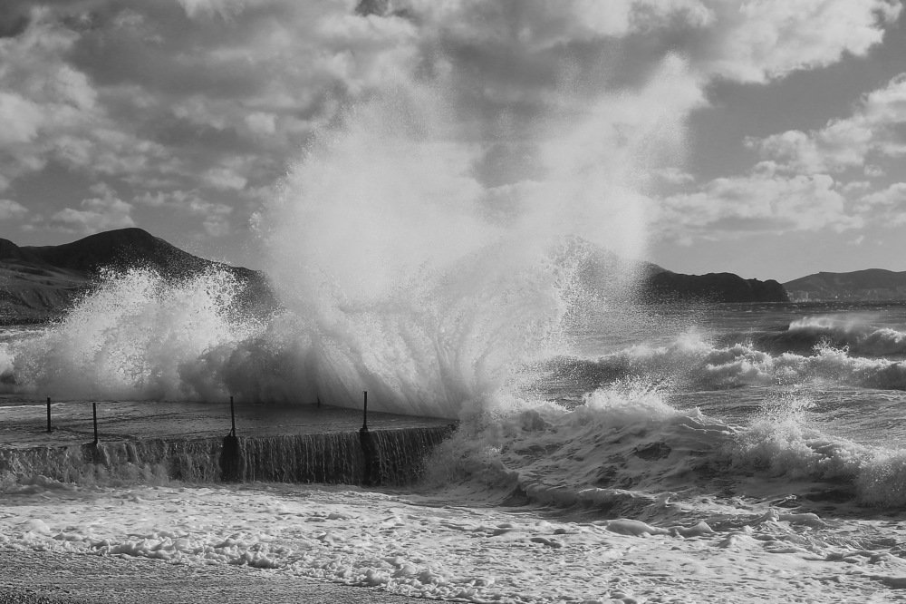 Штормит в Коктебеле.