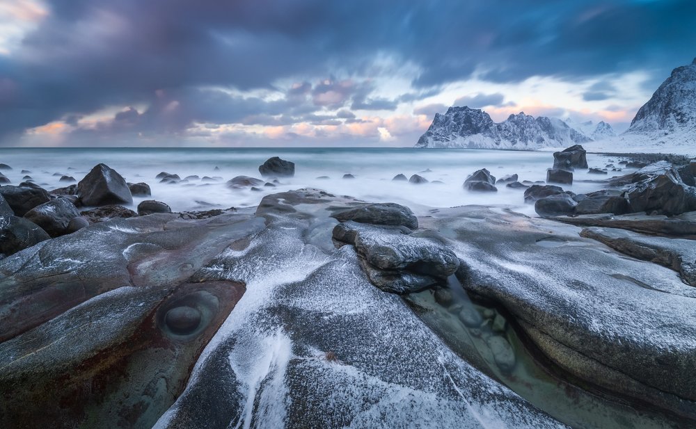 Sea shore of Uttakleiv
