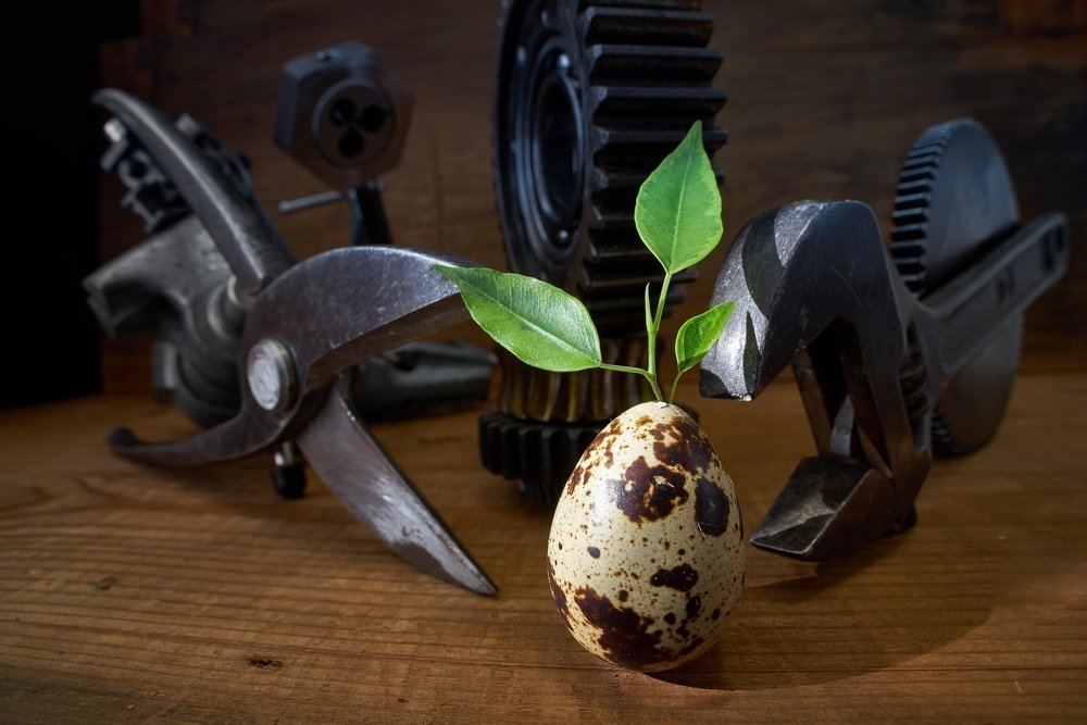 Нам разум дал стальные руки, а вместо сердца пламенный мотор.