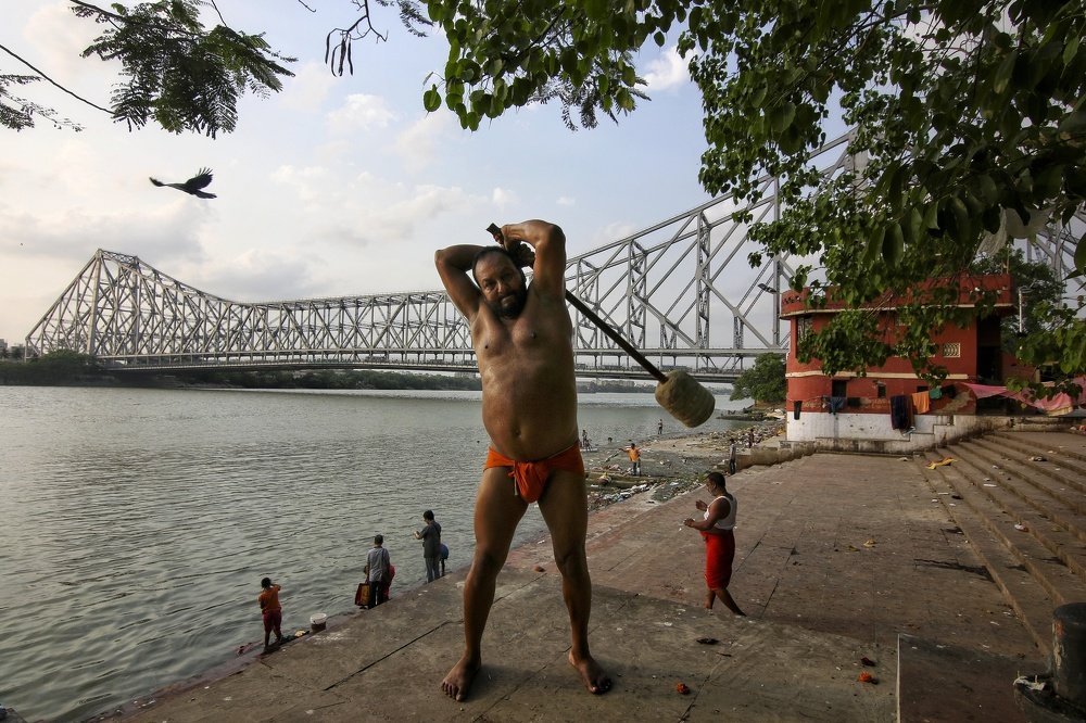 Warmup at Hawrah Bridge