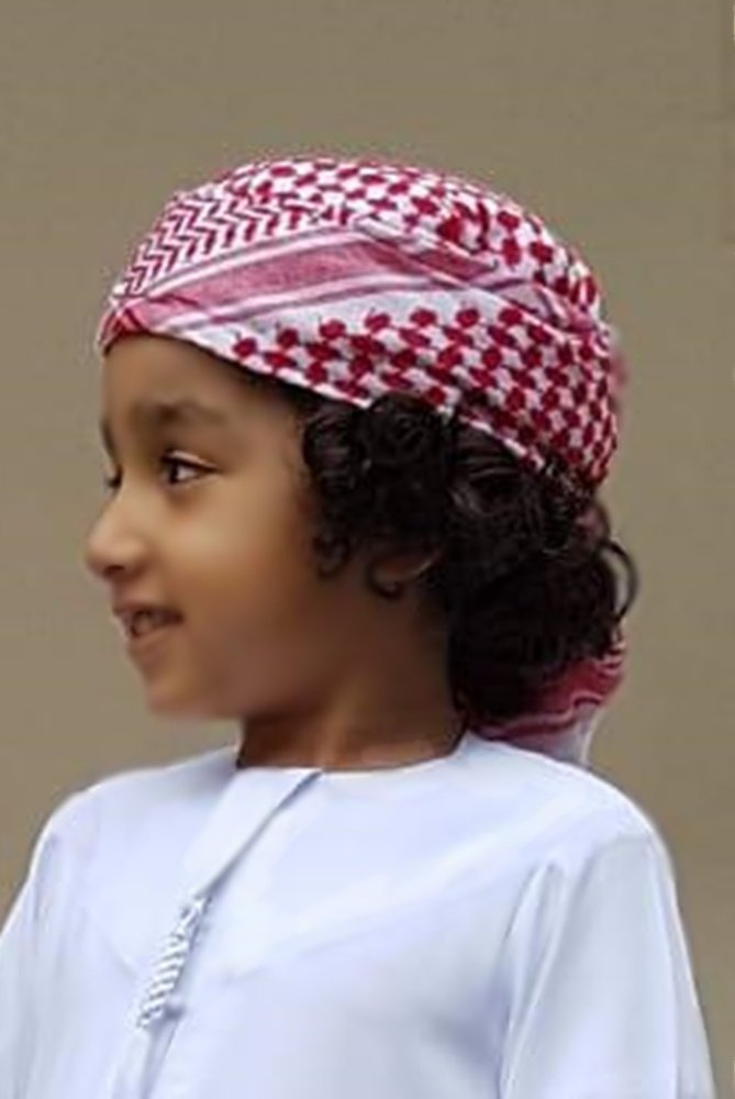 Dečak u arapskoj nošnji