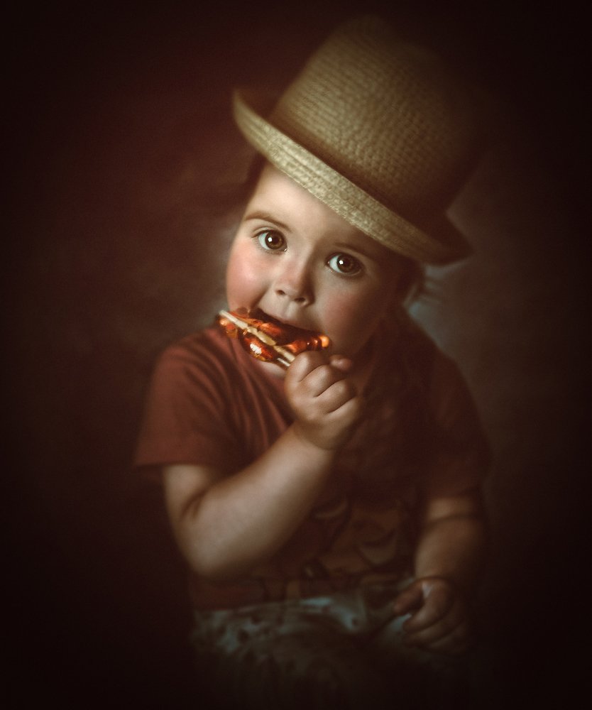 Девочка с леденцом