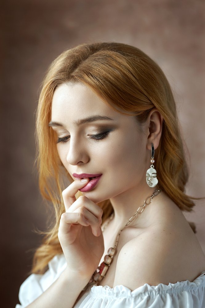 Аленка у окошка