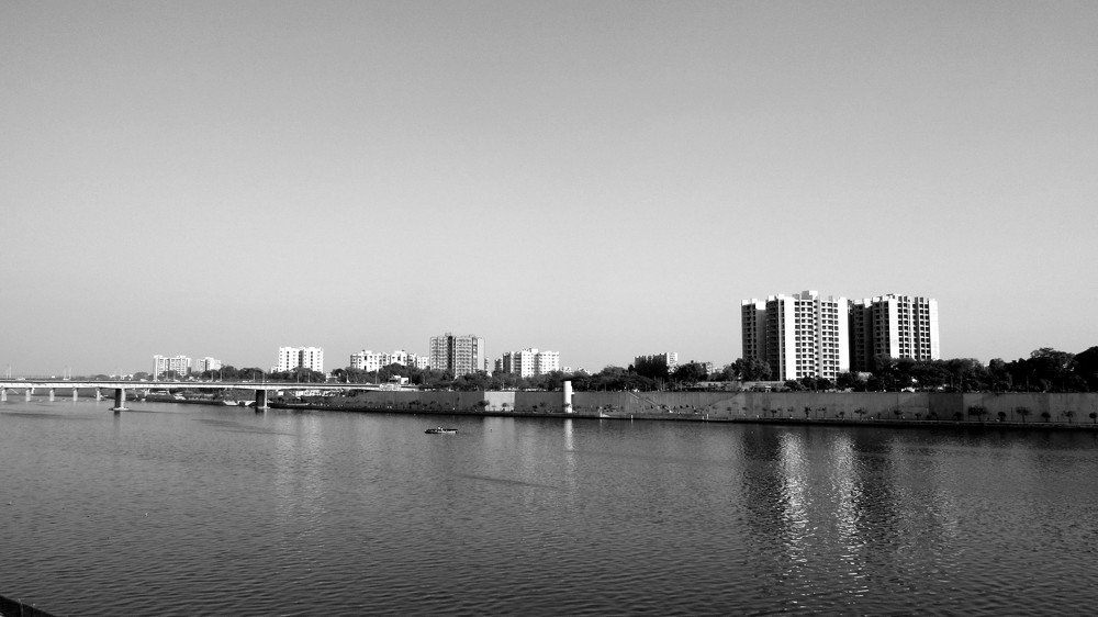 City on the bank of River