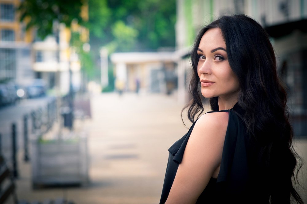 Оглянулась