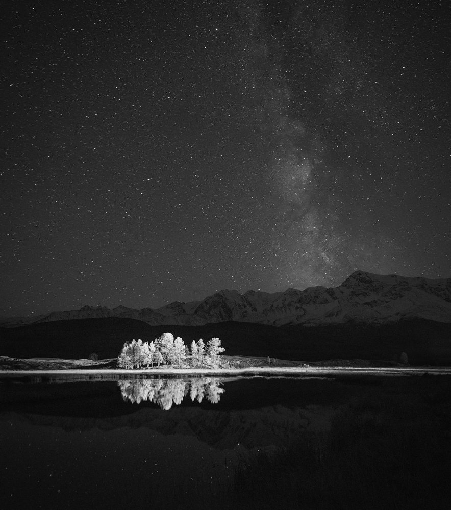 Внезапный свет в Алтайской ночи...