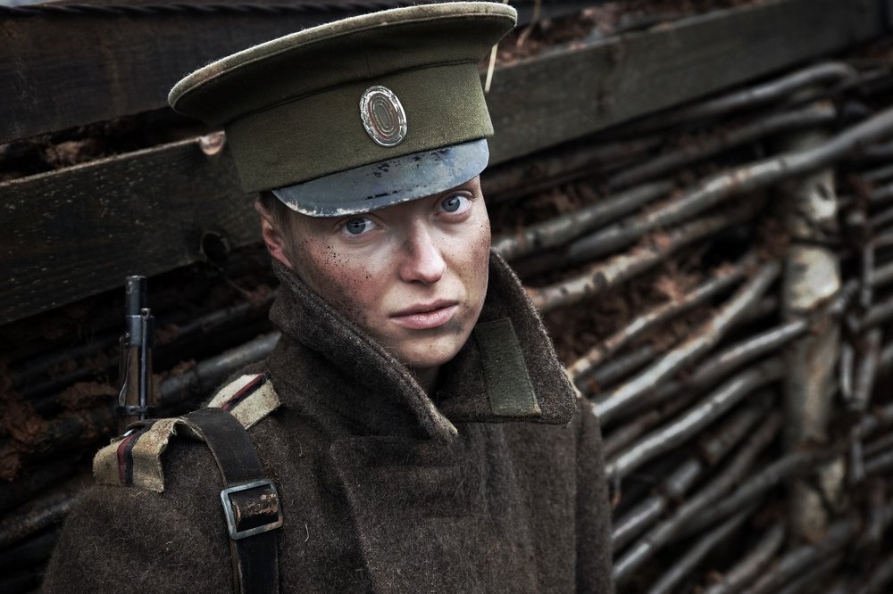 Портрет девушки в шинели.