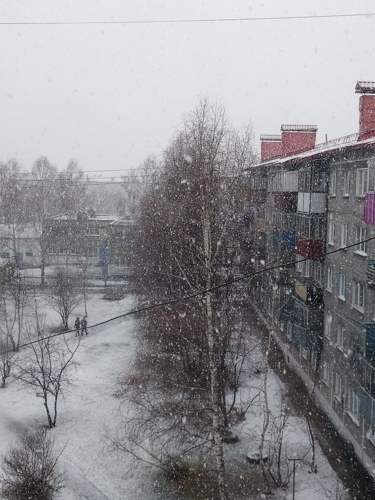 Апрельский снег