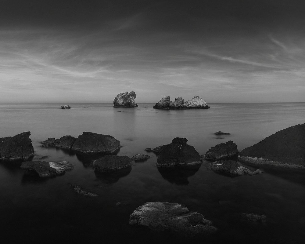 Монах и три сестры.