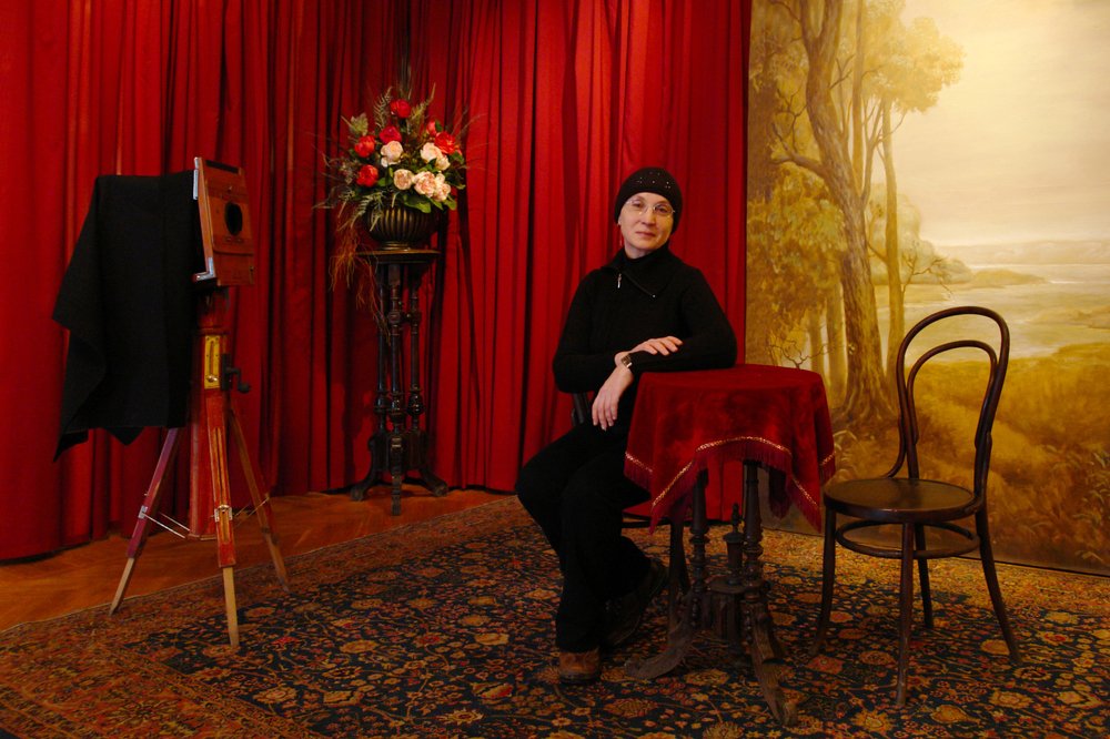 Портрет в ретро интерьере