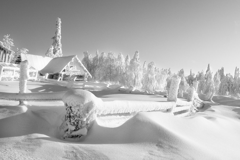 Белым сном деревни спят....