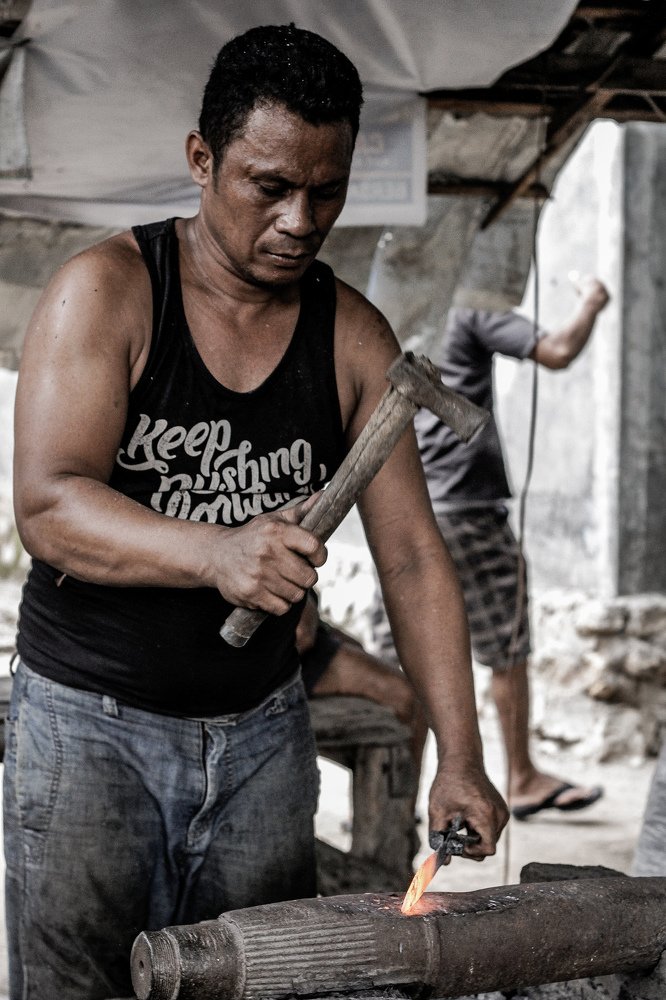 traditional iron craftsmen sharp weapons