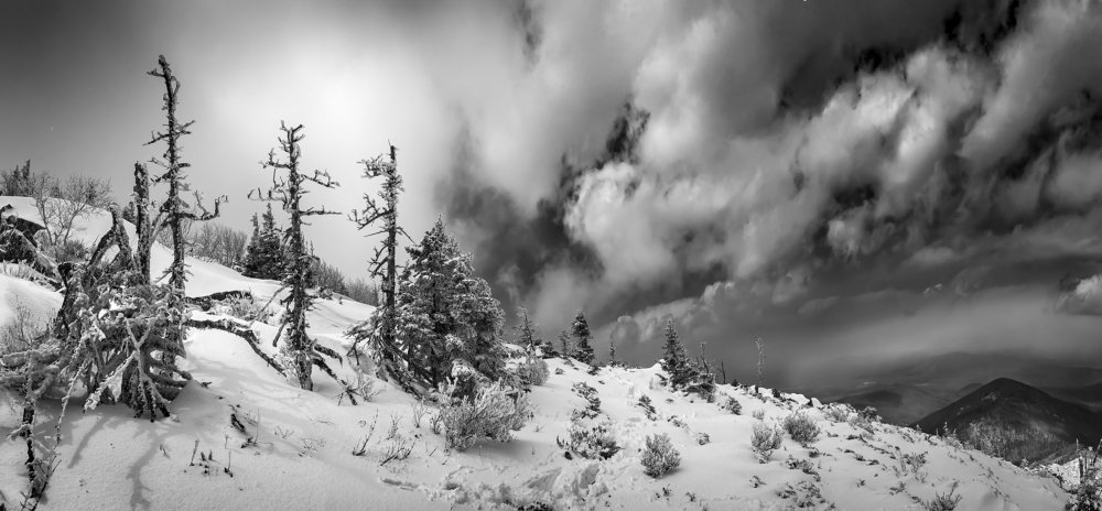 Небо и горы.