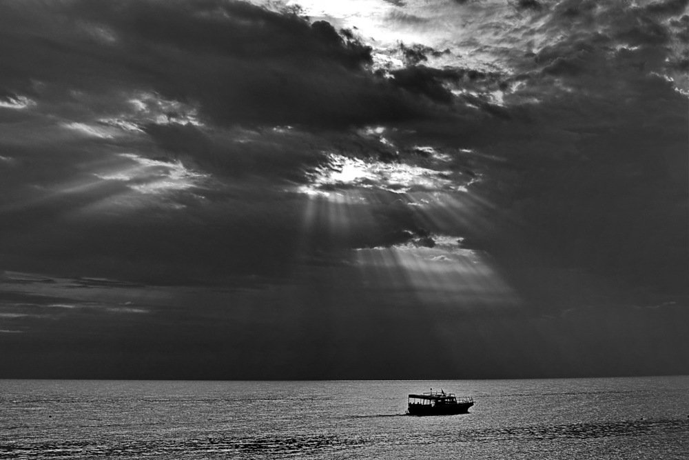 ЛУЧ  СОЛНЦА  ЗОЛОТОЙ .