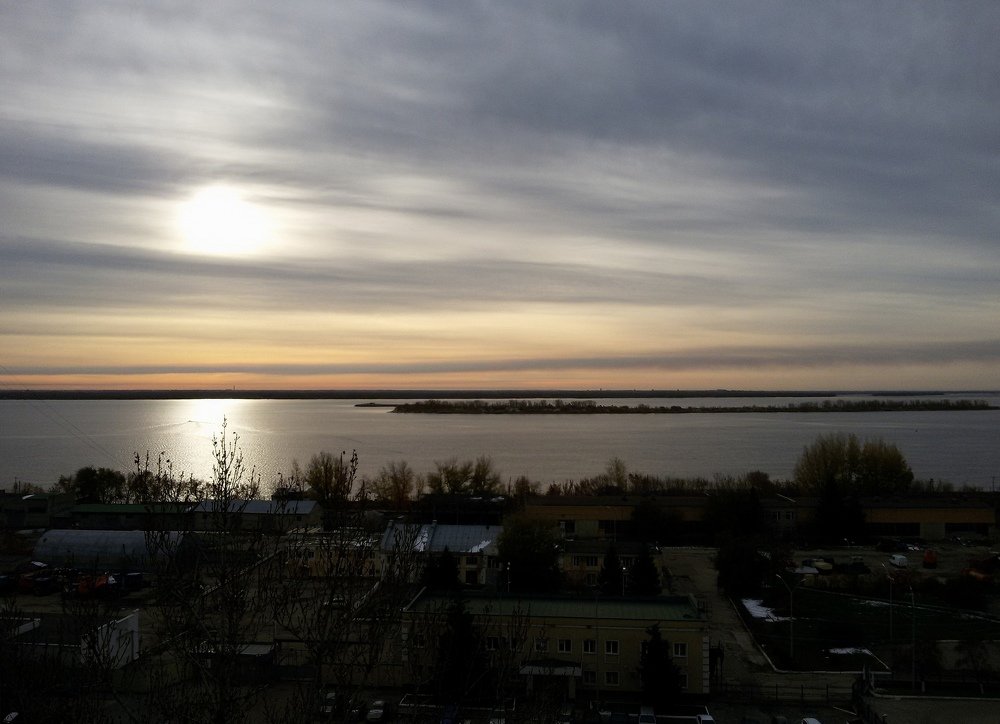 небо и Волга