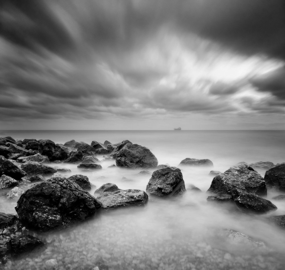 Черные камни