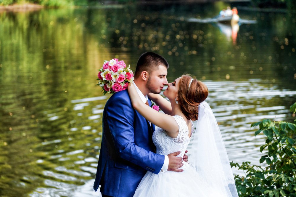 На фоне реки