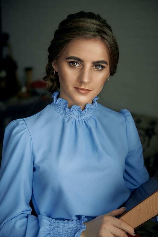 Девушка с книгой