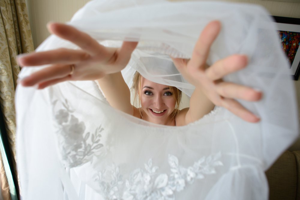 Надевая свадебное платье
