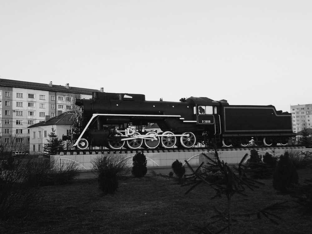 Памятник паровозу