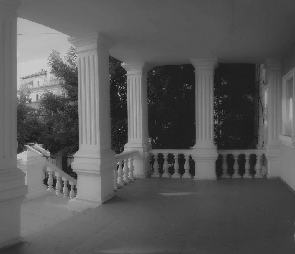 балкон старинного дома