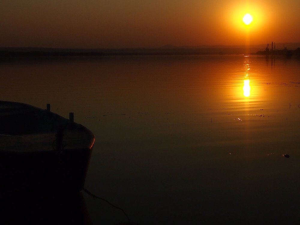 quiet evenings with boat