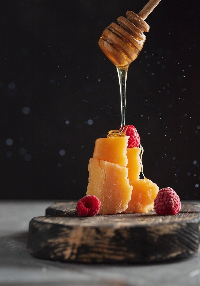 Пармезан, малина, мёд.