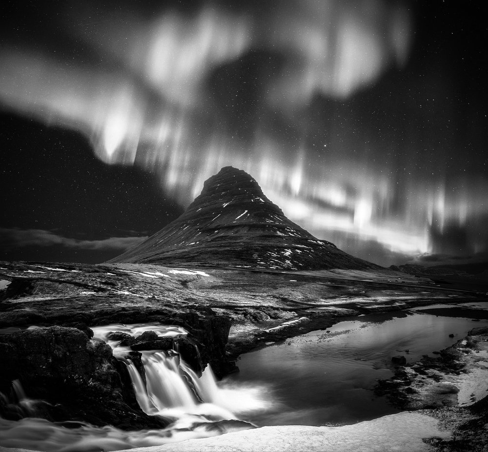 Northern lights dancing in the black sky