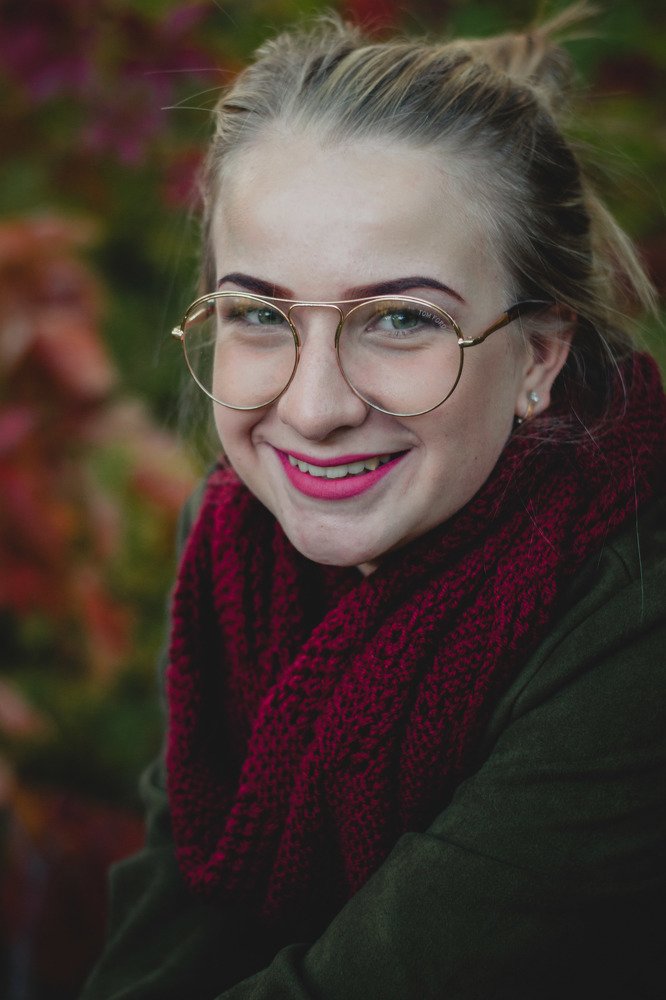 Девушка в лесу