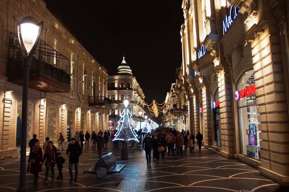 ночной Баку