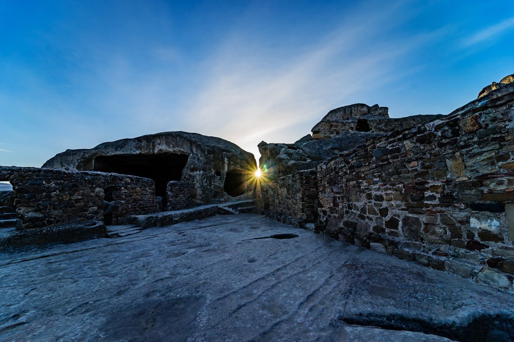 Солнце в каменном городе.