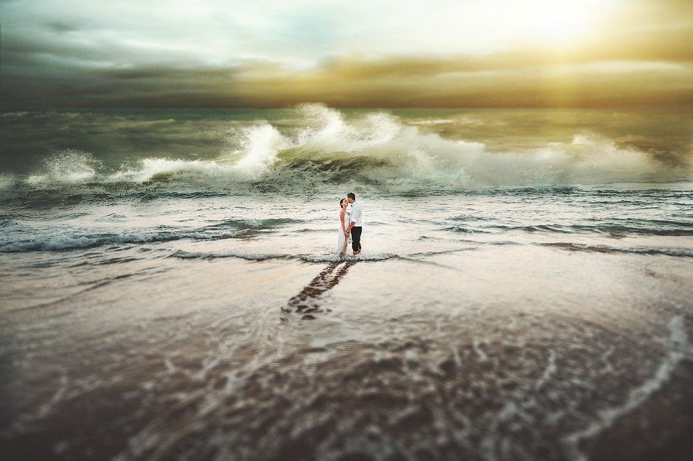 Двое в океане.