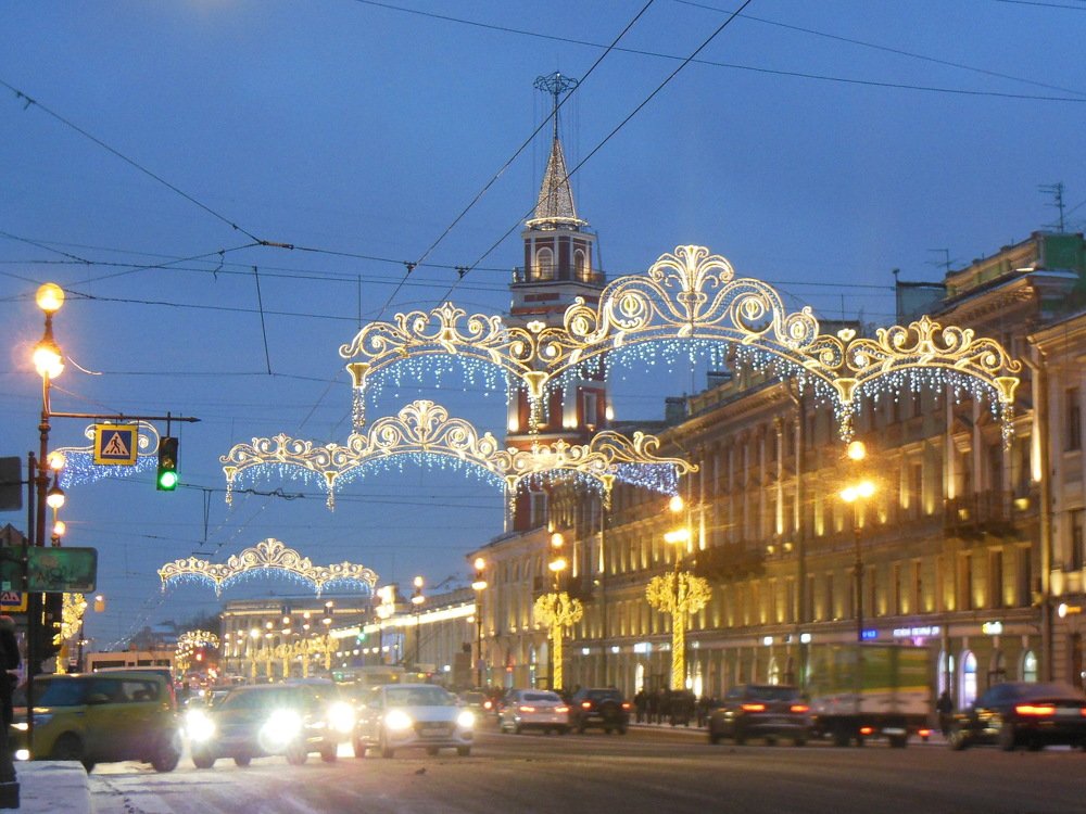 Невский в новогоднюю ночь.