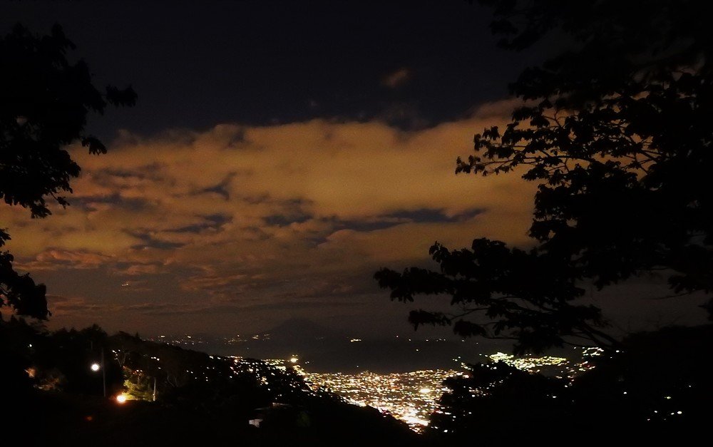 Manto sobre la cuidad.