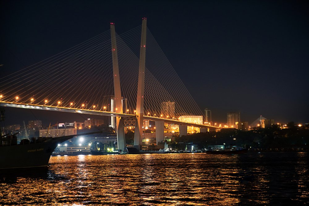 Между двух берегов