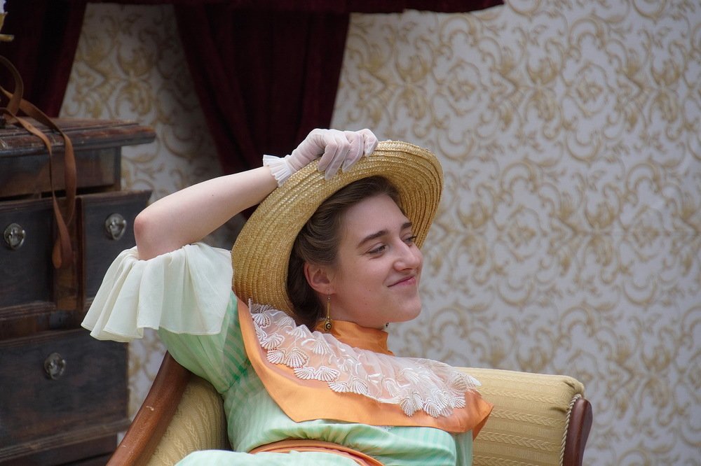 Героиня уличной постановки