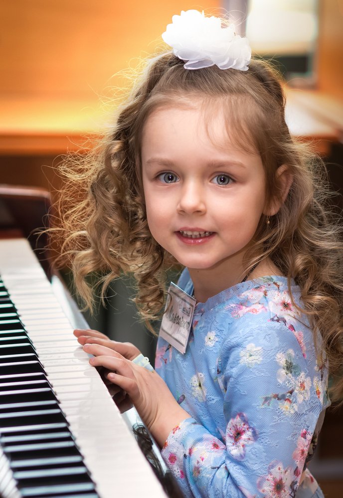 Юная пианистка