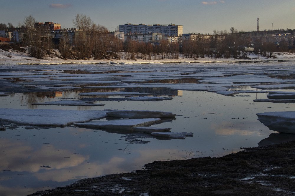 город на берегу