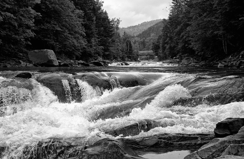 Прикарпатье, р. Прут, водопад в Яремче