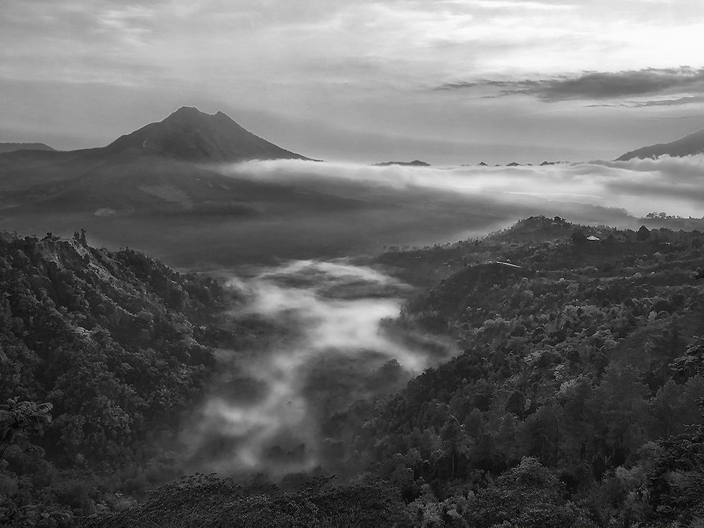 Расввет над вулканом