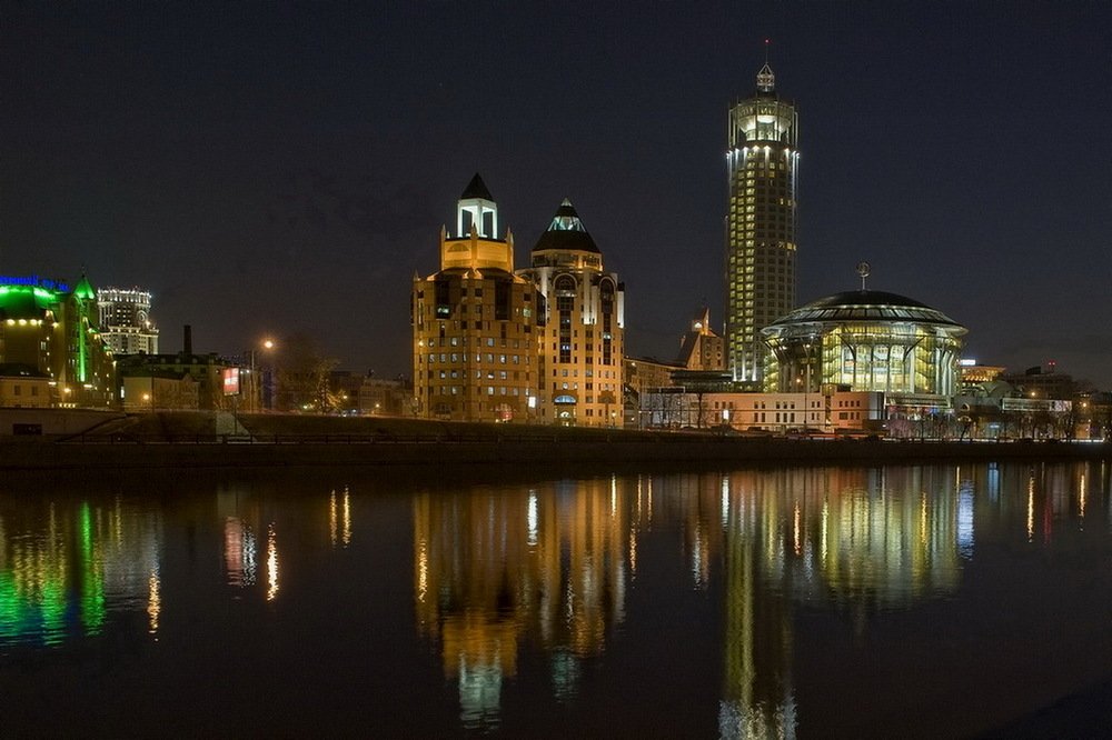 Дом музыки в ночи