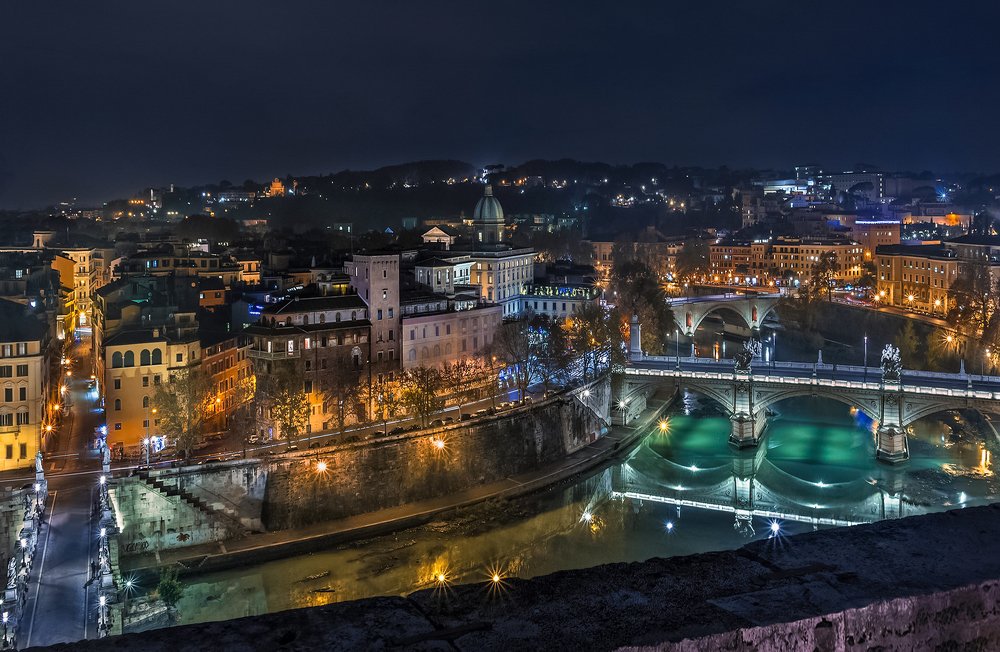 В вечном городе ночь