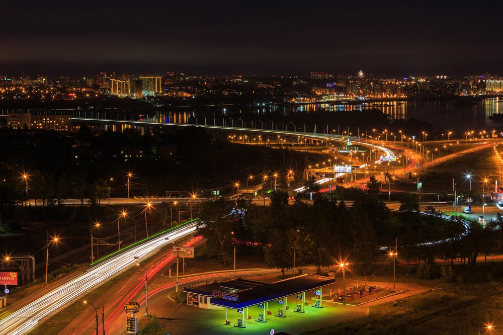 Ночная жизнь моста...