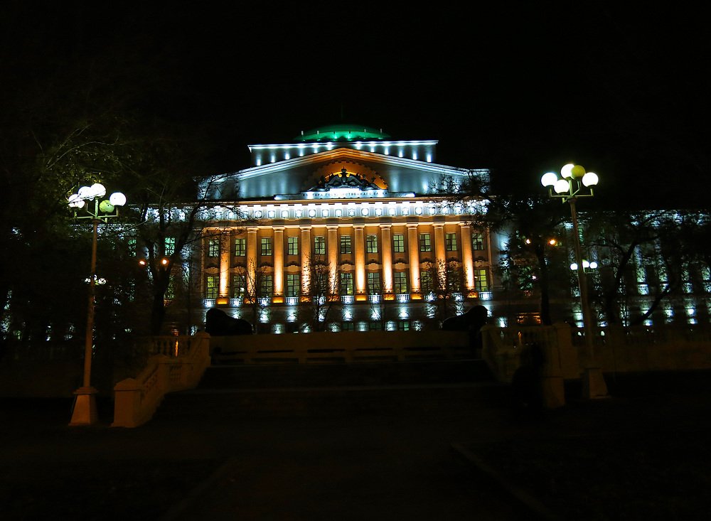 Ночное превращение конторы госбанка в сказочный дворец