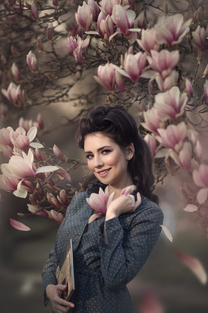 Девушка с книгой